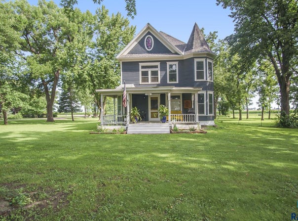 606 Illinois Ave, Hurley, SD 57036-2058