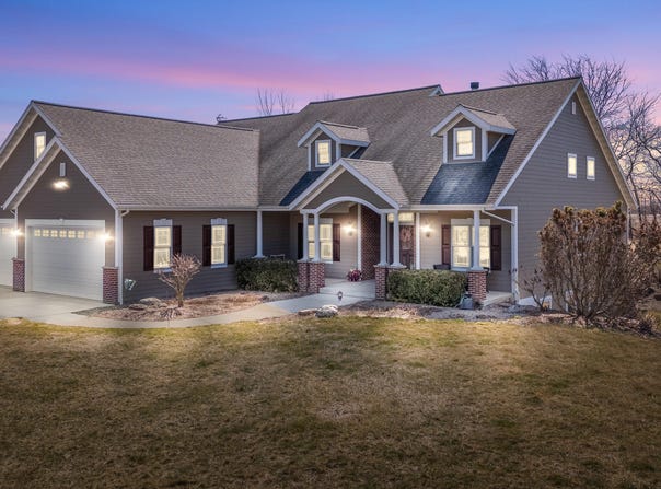 631 E Cedar Ave, Cedar Grove, WI 53013