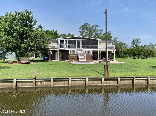 2831 Whichards Beach Road, Chocowinity, NC 27817