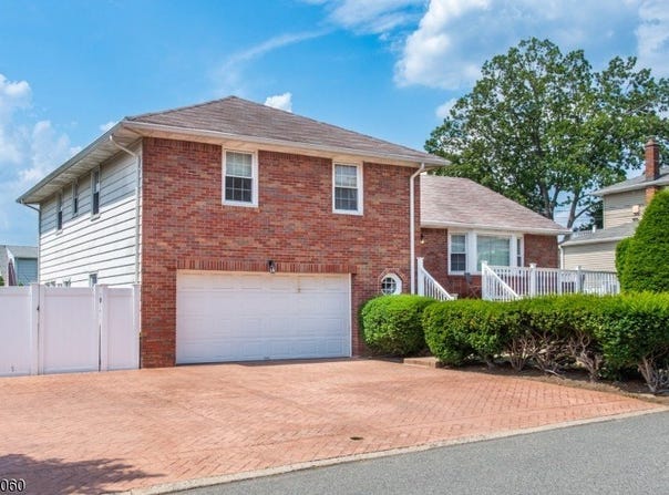 22 Mount Pleasant Ave, Woodland Park, NJ 07424-2836