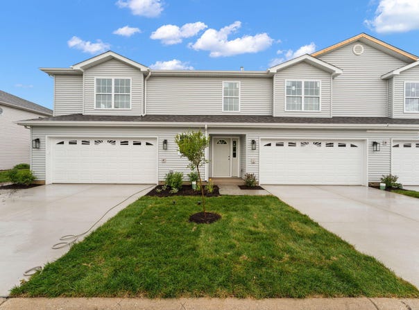 9565 E Luebcke Lane E, Crown Point, IN 46307