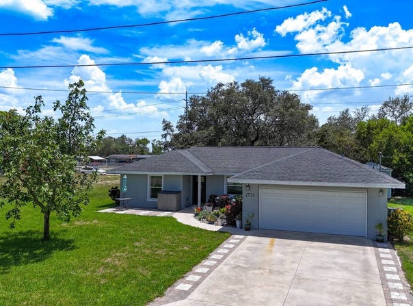 1721 Hawthorne Dr, Sebring, FL 33870