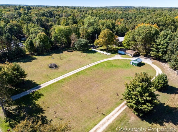 13855 Lincoln Lake Avenue NE, Gowen, MI 49326