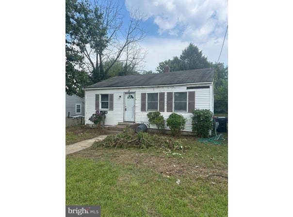 16 HILLVIEW AVENUE, NEW CASTLE, DE 19720