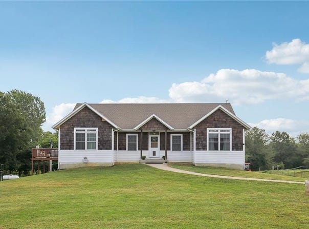 657 SW 701 Road, Centerview, MO 64019