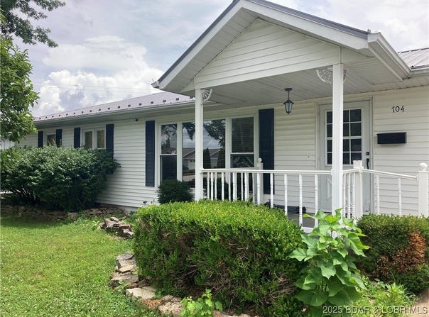 704 Jefferson Street, Versailles, MO 65084