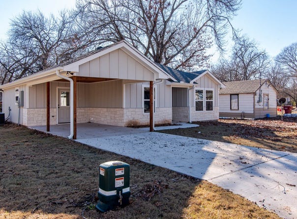 806 E 12th Street, Bonham, TX 75418