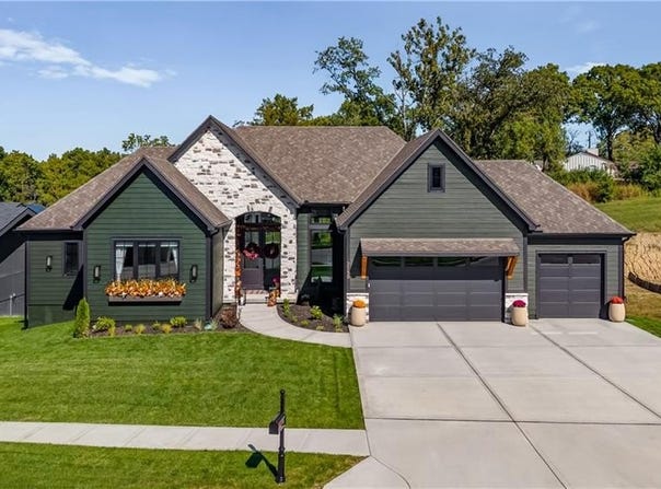 2150 NW Scenic View Drive, Riverside, MO 64150