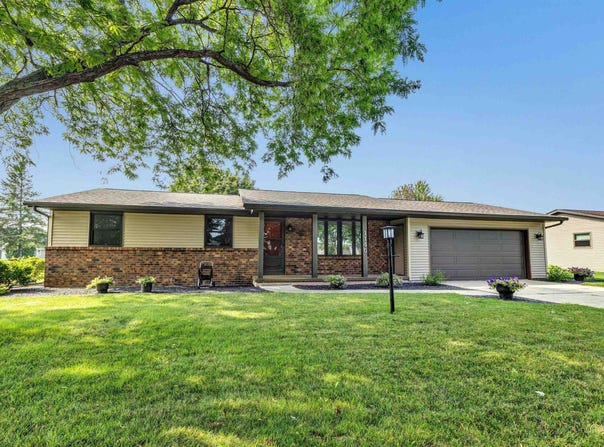 1145 MEADOW VIEW Lane, DE PERE, WI 54115
