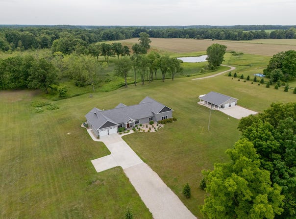 1518 M Drive S, East Leroy, MI 49051