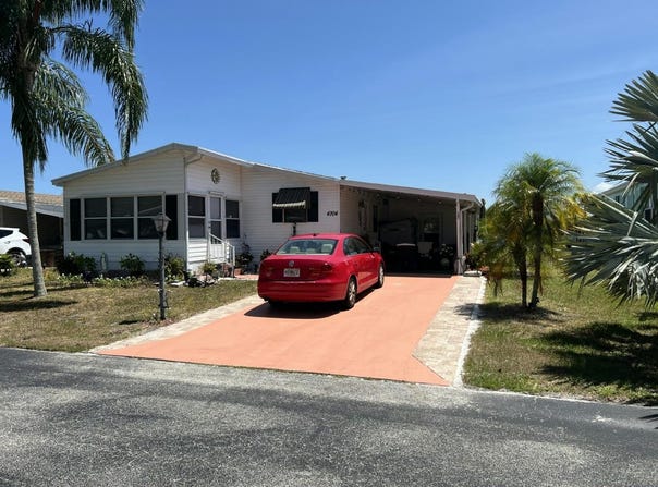 4704 SE CORKWOOD TERR, Stuart, FL 34997