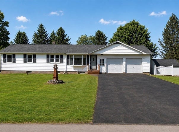 42 Hillview Dr, Central Square, NY 13103