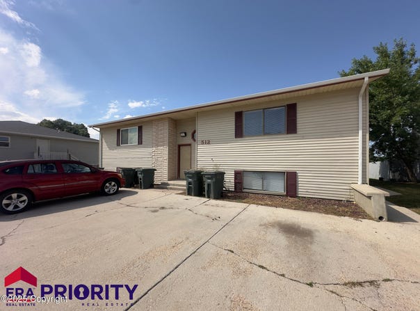 512 Vivian St, Gillette, WY 82718