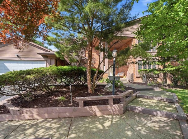 4677 Rolling Ridge Road, West Bloomfield, MI 48323