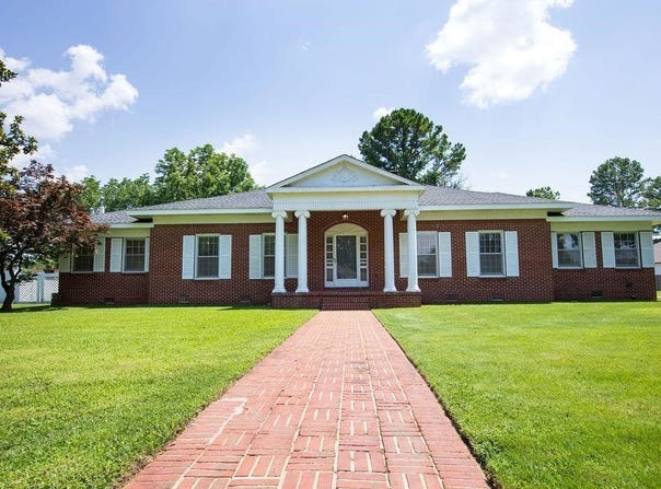 1100 Pasadena Ave, Muscle Shoals, AL 35661