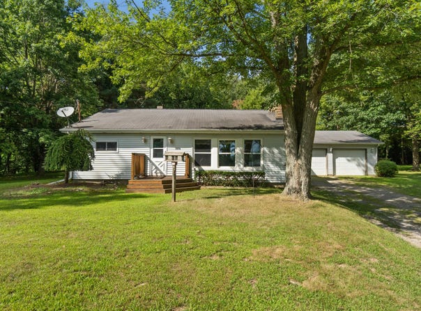 786 White Lake Road, Pleasant Lake, MI 49272