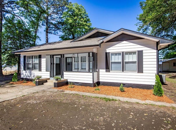309 NE First Street, England, AR 72046-1301