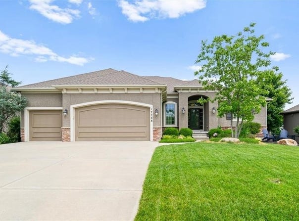 17208 W 198th Street, Spring Hill, KS 66083