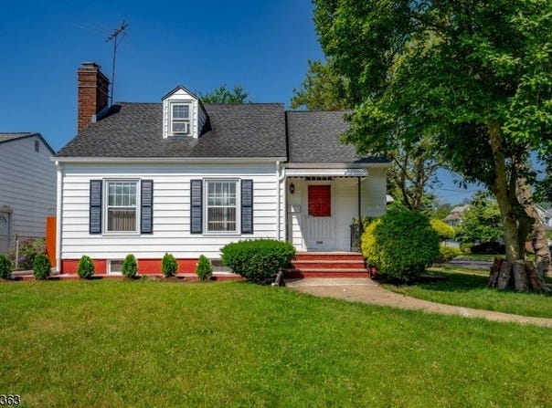 340 Hamilton St, Roselle Boro, NJ 07203-1638