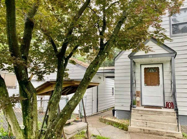 55 Valley Rd, Lincoln Park Boro, NJ 07035-2510