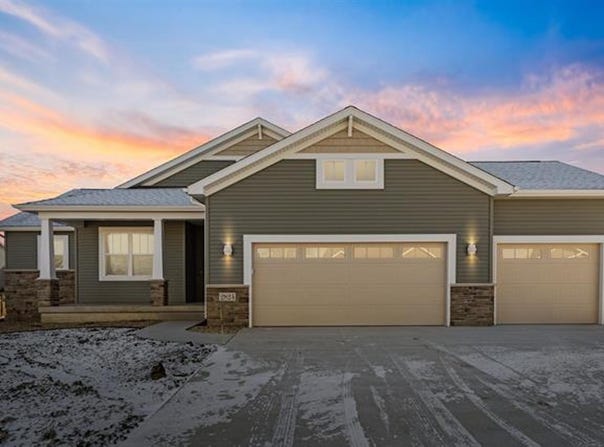 2825 Autumn Woods Drive, Cedar Falls, IA 50613