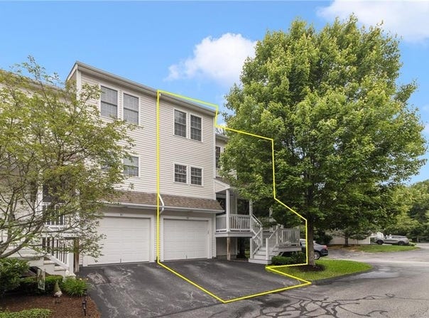88 Red Brook Lane, West Warwick, RI 02893