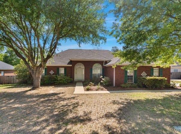 36 Forest Hill Road, Wetumpka, AL 36093