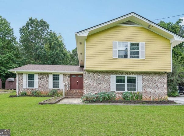 2201 Colonial Oak, Stone Mountain, GA 30087
