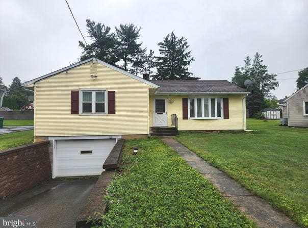 1930 MANOR RIDGE DRIVE, LANCASTER, PA 17603