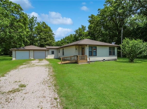 1278 24500 Road, Parsons, KS 67357