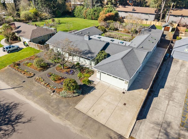 394 CHERRY Dr, Eugene, OR 97401