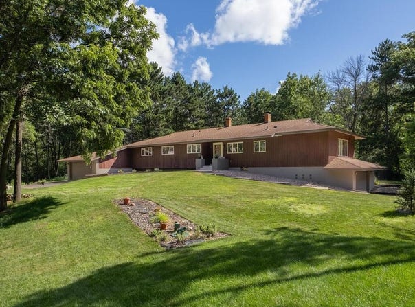 3 Squirrel Lane, North Oaks, MN 55127