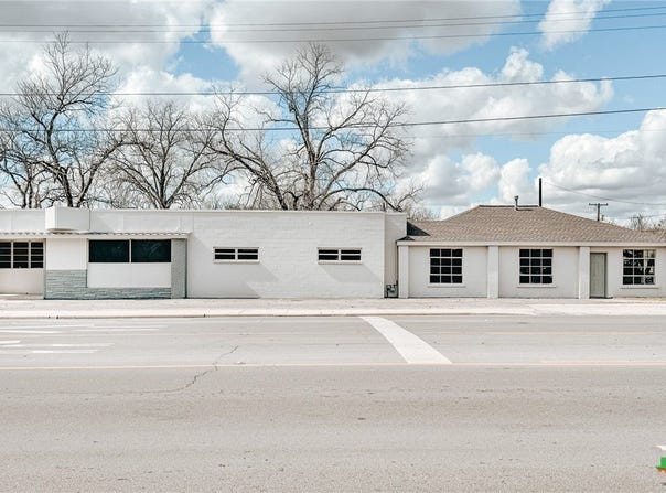 305 N Laurent Street, Victoria, TX 77901