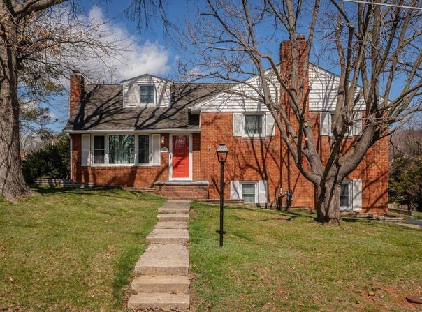 207 BURNLEY DR, STAUNTON, VA 24401
