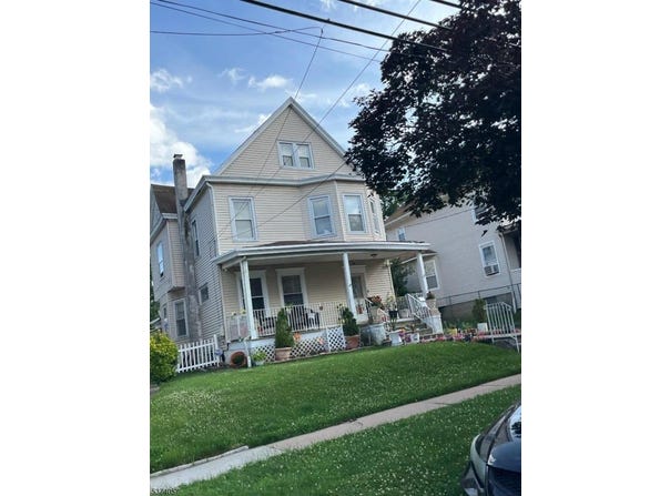 31 Demott ave, Clifton City, NJ 07011-2710