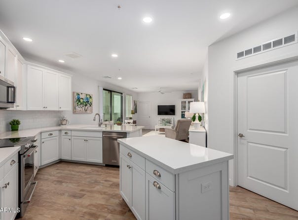 2511 W QUEEN CREEK Road, Chandler, AZ 85248