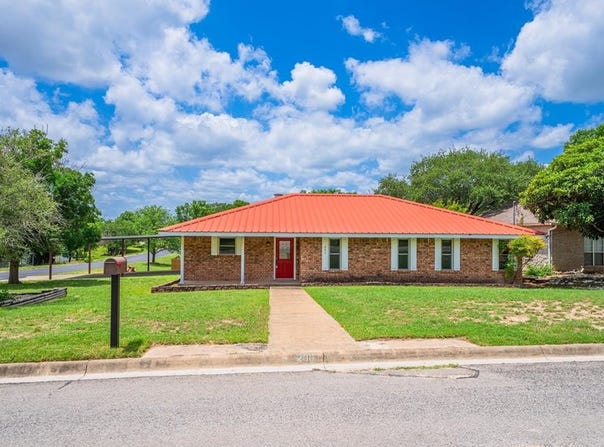 200 Oakview Dr, Kerrville, TX 78028