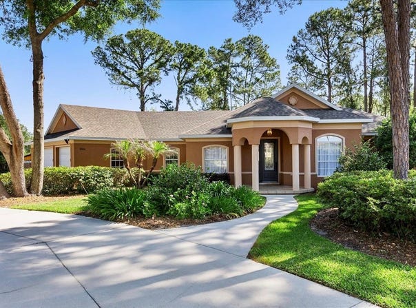 1064 CEASARS Court, MOUNT DORA, FL 32757