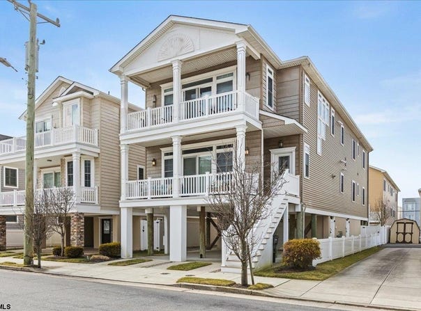 16 S Decatur Ave, Margate, NJ 08402