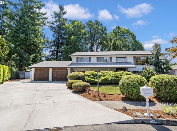 808 NW BELLA VISTA PL, Gresham, OR 97030