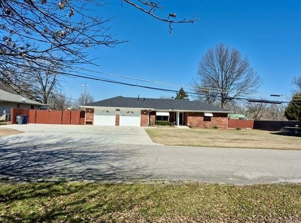 8733 E 7th Street, Tulsa, OK 74112