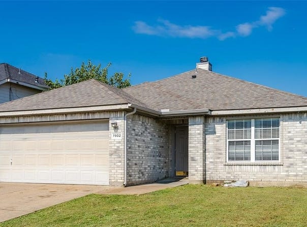 7802 Calgary Lane, Arlington, TX 76001