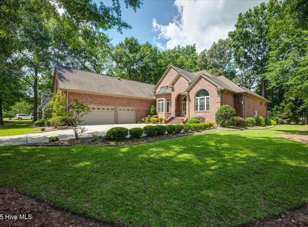 100 Knollwood Court, New Bern, NC 28562
