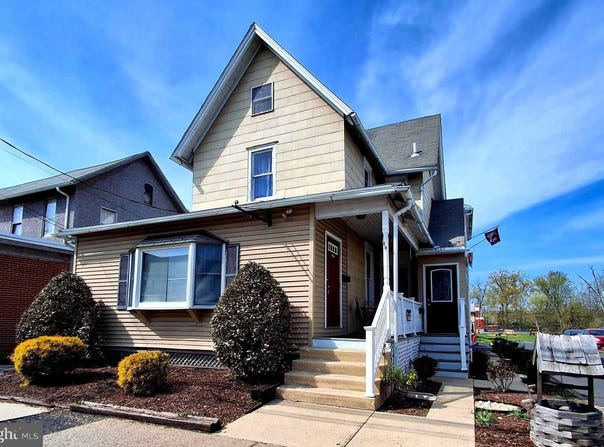 523 W BROAD Street, QUAKERTOWN, PA 18951