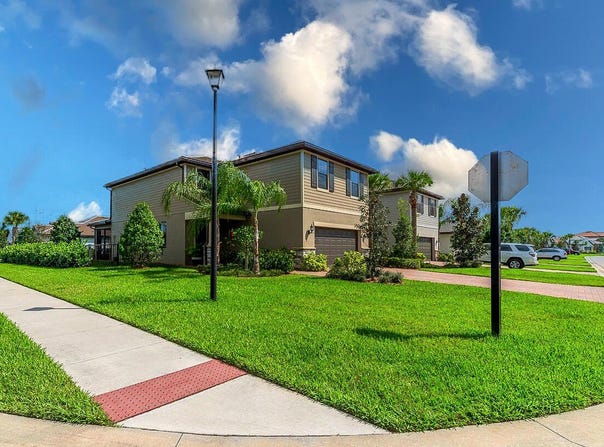 593 SE Monet Drive, Port Saint Lucie, FL 34984