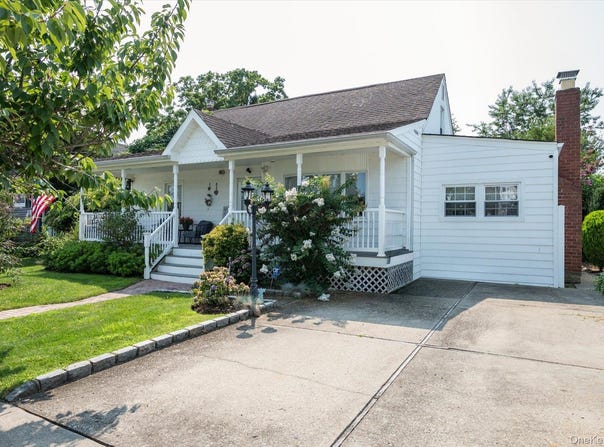 320 Brooklyn Avenue, Massapequa Park, NY 11762