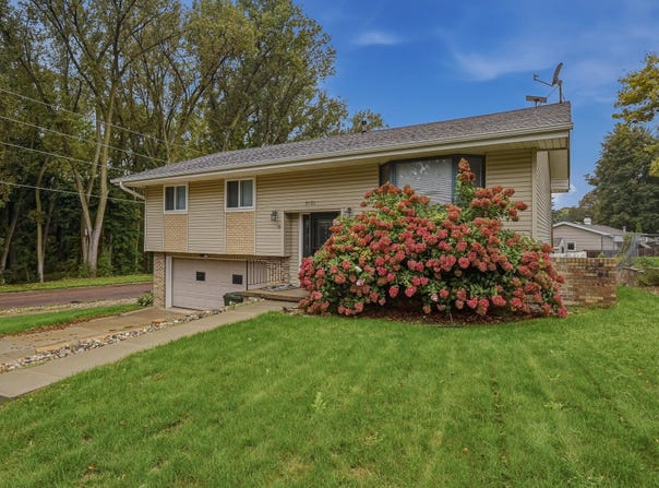 3131 S Oleander Street, Sioux City, IA 51106