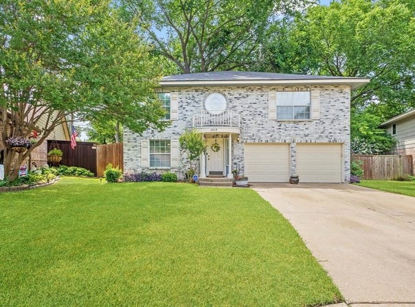 1019 W Lovers Lane W, Arlington, TX 76013