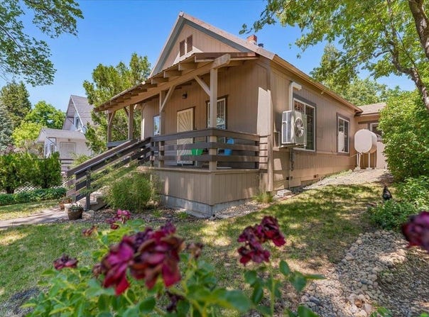 109 W Inez, Weed, CA 96094-2514