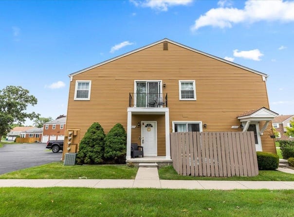 23637 N Rockledge, Novi, MI 48375